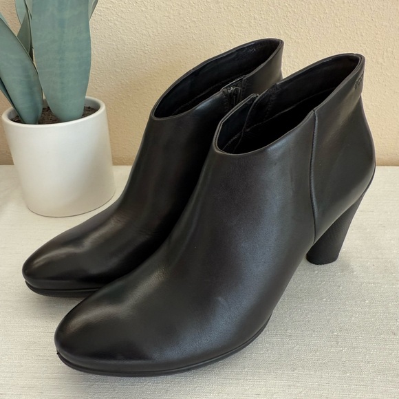 New Ecco Black Leather Heeled Ankle Booties - Picture 6 of 14